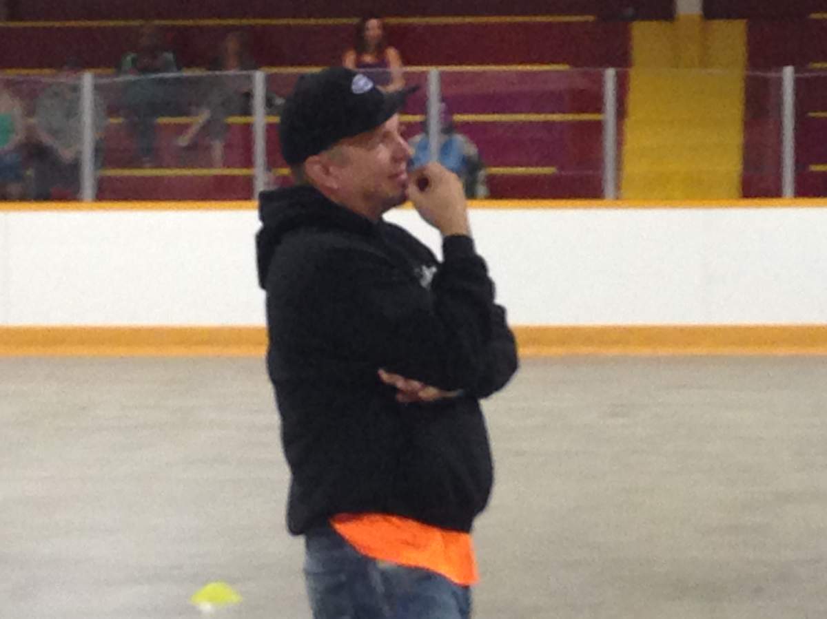 Garth Brooks addressing his ProCamp kids in Winnipeg.