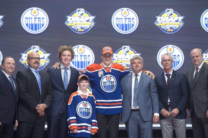 Jesse Puljujarvii, fourth overall pick, with members of the Edmonton Oilers management team at the 2016 NHL draft in Buffalo.
