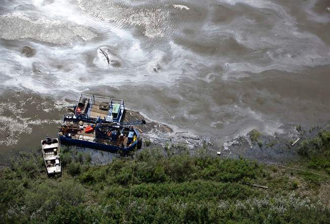 Crews work to clean up an oil spill on the North Saskatchewan river near Maidstone, Sask on Friday July 22, 2016.