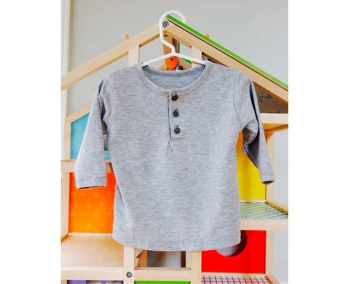 Clothes specially designed for children with dwarfism by Oli & Bou.