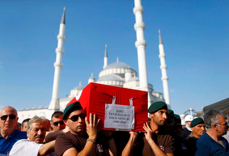 Pallbearers carry the coffin of killed special forces police officer Fevzi Basaran during a funeral ceremony in front of the Kocatepe mosque in Ankara, Turkey, July 19, 2016. REUTERS/Osman Orsal