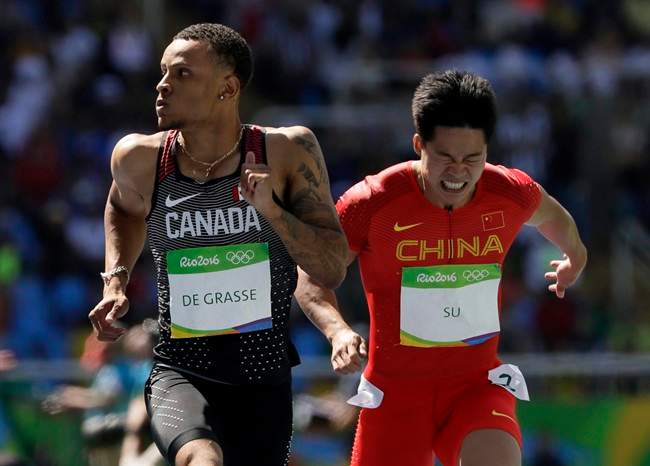 Canada\’s Andre De Grasse, left, and China\’s Su Bingtian compete in a men\’s 100-meter heat during the athletics competitions of the 2016 Summer Olympics at the Olympic stadium in Rio de Janeiro, Brazil, Saturday, Aug. 13, 2016.