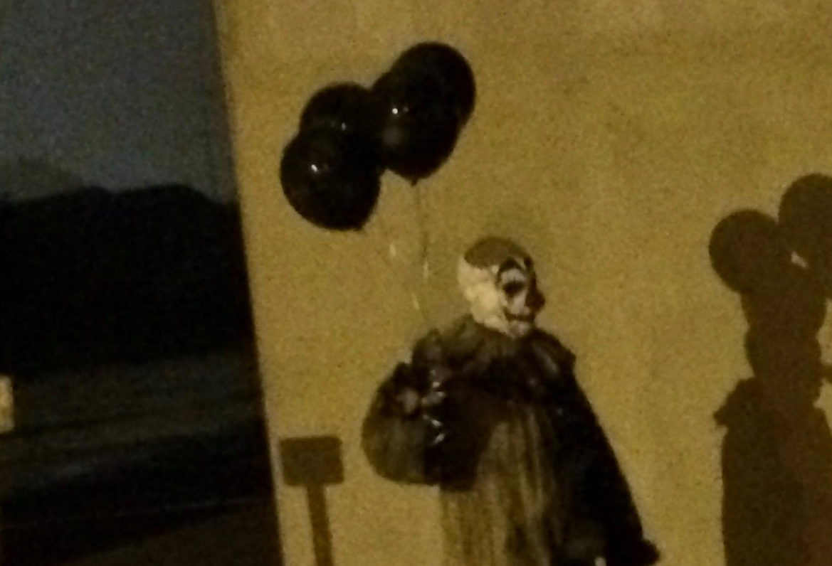 Terrifying clown with black balloons seen wandering streets of Green Bay - image