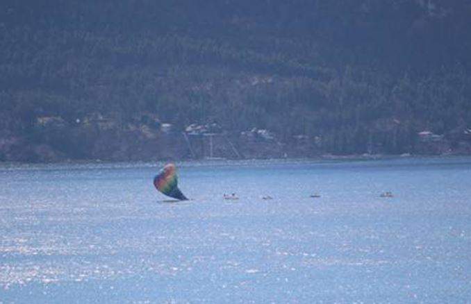 Boaters helped those on board a hot air balloon that landed on Okanagan Lake Sunday morning.