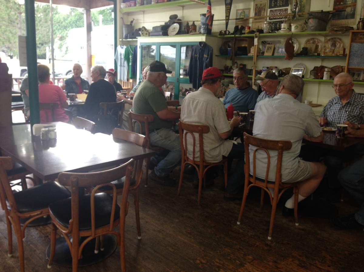 Elgin residents sad to see-small town gem Elgin Country Market closing - image