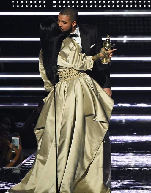 Rihanna kisses Drake as she accepts the Michael Jackson Video Vanguard Award at the MTV Video Music Awards at Madison Square Garden on Sunday, Aug. 28, 2016, in New York.