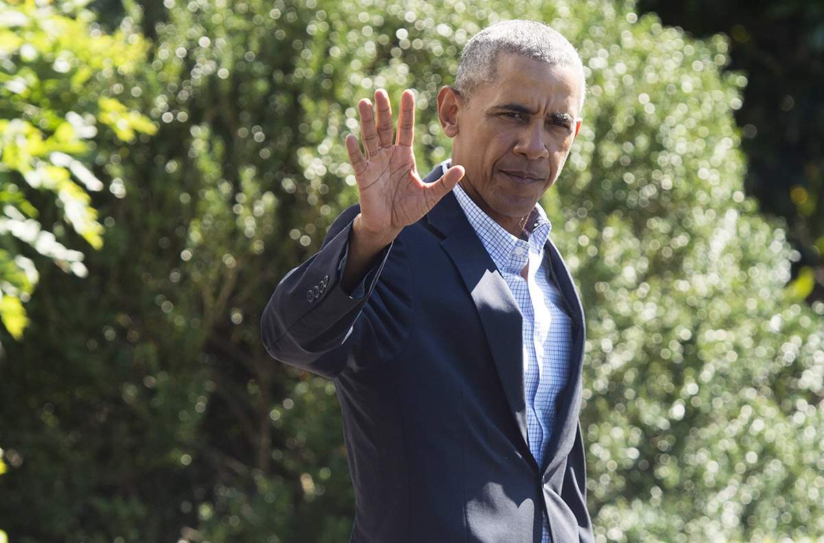 US President Barack Obama walks to Marine One prior to departure from the South Lawn of the White House in Washington, DC, August 23, 2016.