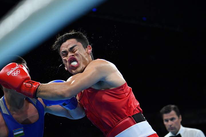 Mexico’s Misael Uziel Rodriguez (red) fights Uzbekistan’s Bektemir Melikuziev during the men’s middle 75kg semi-final 2 match at the Rio 2016 Olympic Games on August 18, 2016.