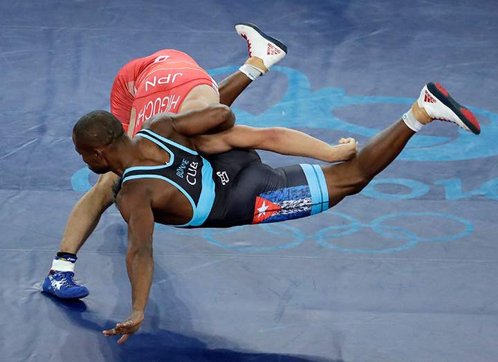 Japan’s Rei Higuchi and Cuba’s Yowlys Bonne Rodriguez compete in the men’s wrestling freestyle 57-kg competition at the 2016 Summer Olympics in Rio de Janeiro, Brazil, Friday, Aug. 19, 2016.