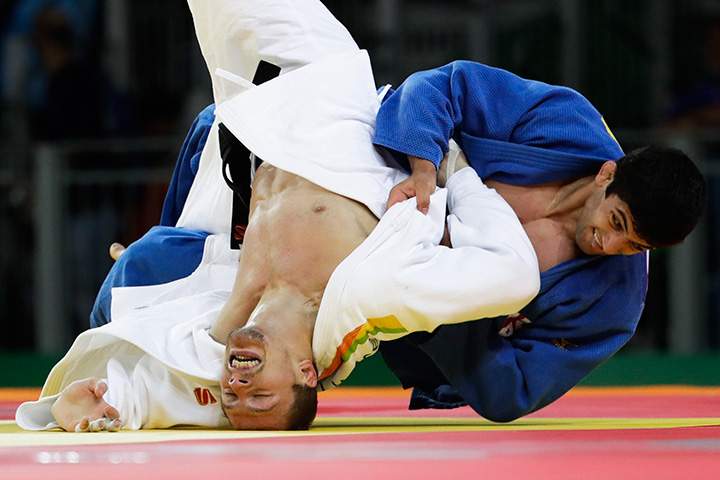 Georgia’s Lasha Shavdatuashvili, right, competes against Russia’s Denis Lartcev during the men’s 73-kg judo competition at the 2016 Summer Olympics in Rio de Janeiro, Brazil, Monday, Aug. 8, 2016.