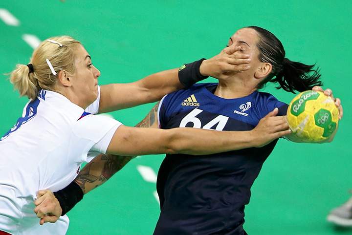 Russia’s Anna Sen in action against Alexandra Lacrabere of France during women’s preliminary Group B handball action on August 8, 2016 in Rio de Janeiro, Brazil.