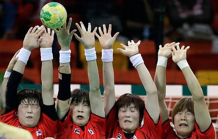 Sweden’s Nathalie Hagman scores a penalty past the South Korean defence during the women’s preliminary handball match between Sweden and South Korea at the 2016 Summer Olympics in Rio de Janeiro, Brazil, Monday, Aug. 8, 2016.