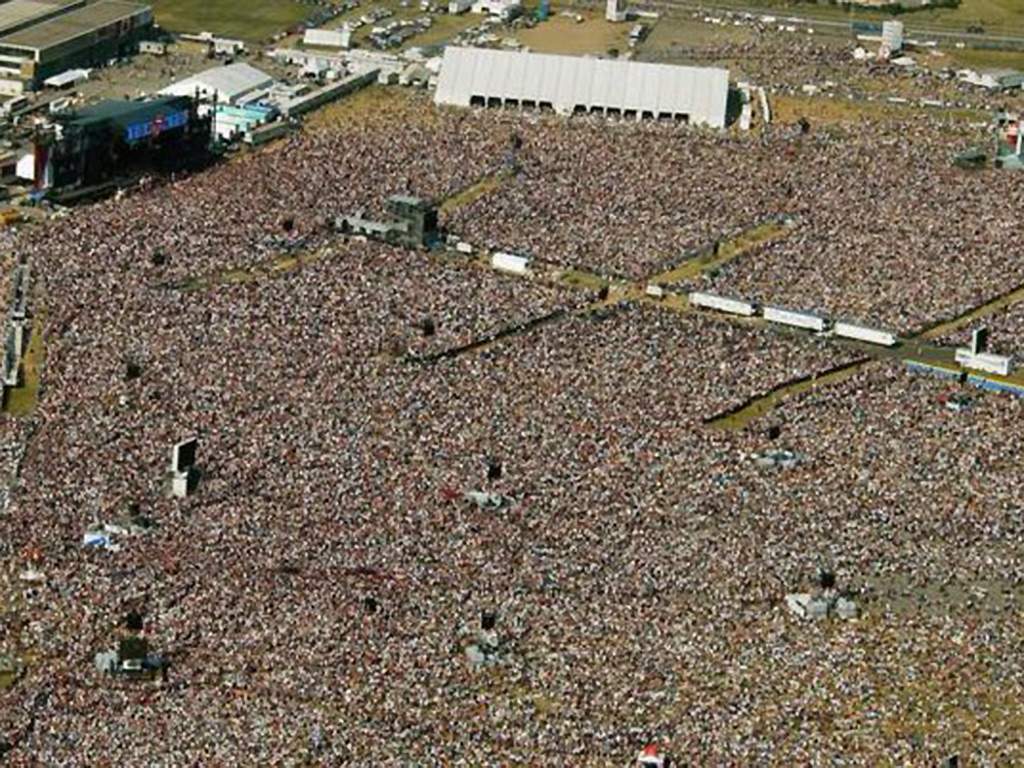 Sars-stock crowd