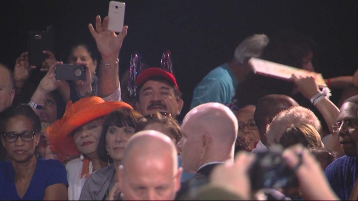 Orlando nightclub shooter’s father appears at Hillary Clinton rally in Florida - image