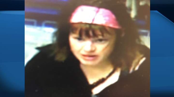 Woman armed with knife makes off with cash, cigarettes in robbery of Swift Current, Sask., business.
