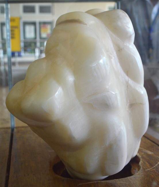 Filipino fisherman finds giant pearl, hides it under bed for 10 years - image