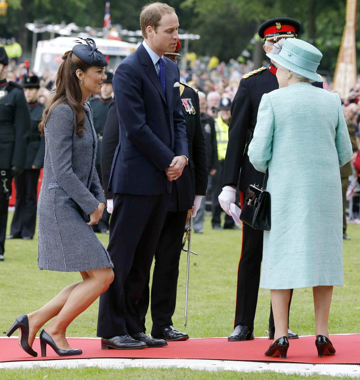 Royal Visit 2016: Etiquette to remember as Will and Kate land in Victoria - image