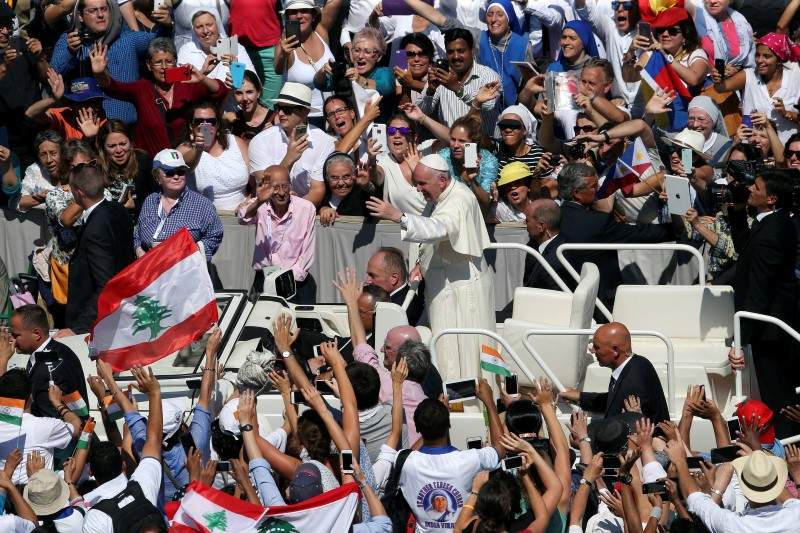 Pope Francis waves as he leaves at the end of a mass for the canonisation of Mother Teresa of Calcutta in Saint Peter’s Square at the Vatican September 4, 2016.