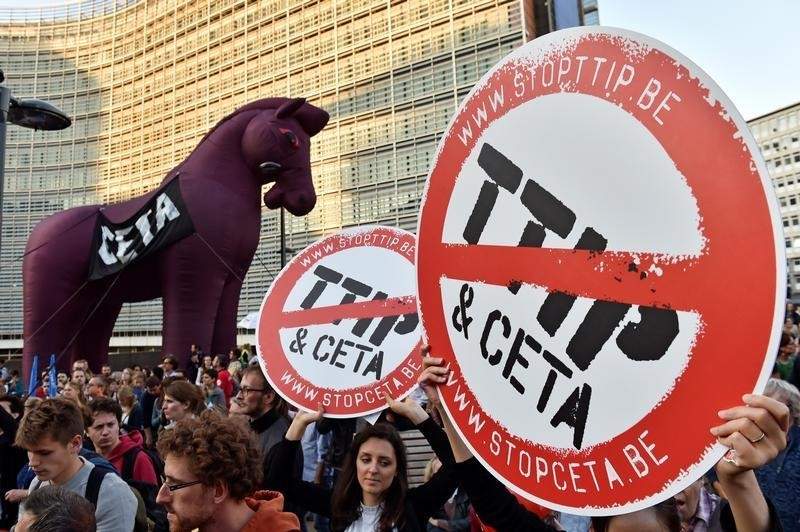 Thousands of people demonstrate against the Transatlantic Trade and Investment Partnership (TTIP) and the EU-Canada Comprehensive Economic and Trade Agreement (CETA) in the centre of Brussels, Belgium September 20, 2016. 