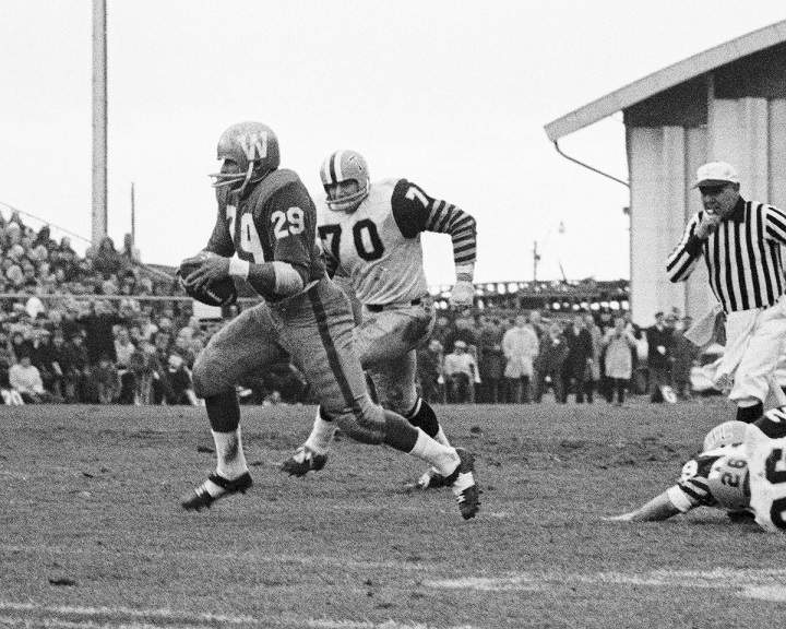Leo Lewis will be the sixth player to be enshrined on the Winnipeg Blue Bombers Ring of Honour.