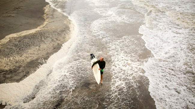 Federal officials are urging Canadians against non-essential travel to parts of Mexico as Tropical Storm Newton is strengthening, threatening to strike near Los Cabos resorts as a full-blown hurricane.