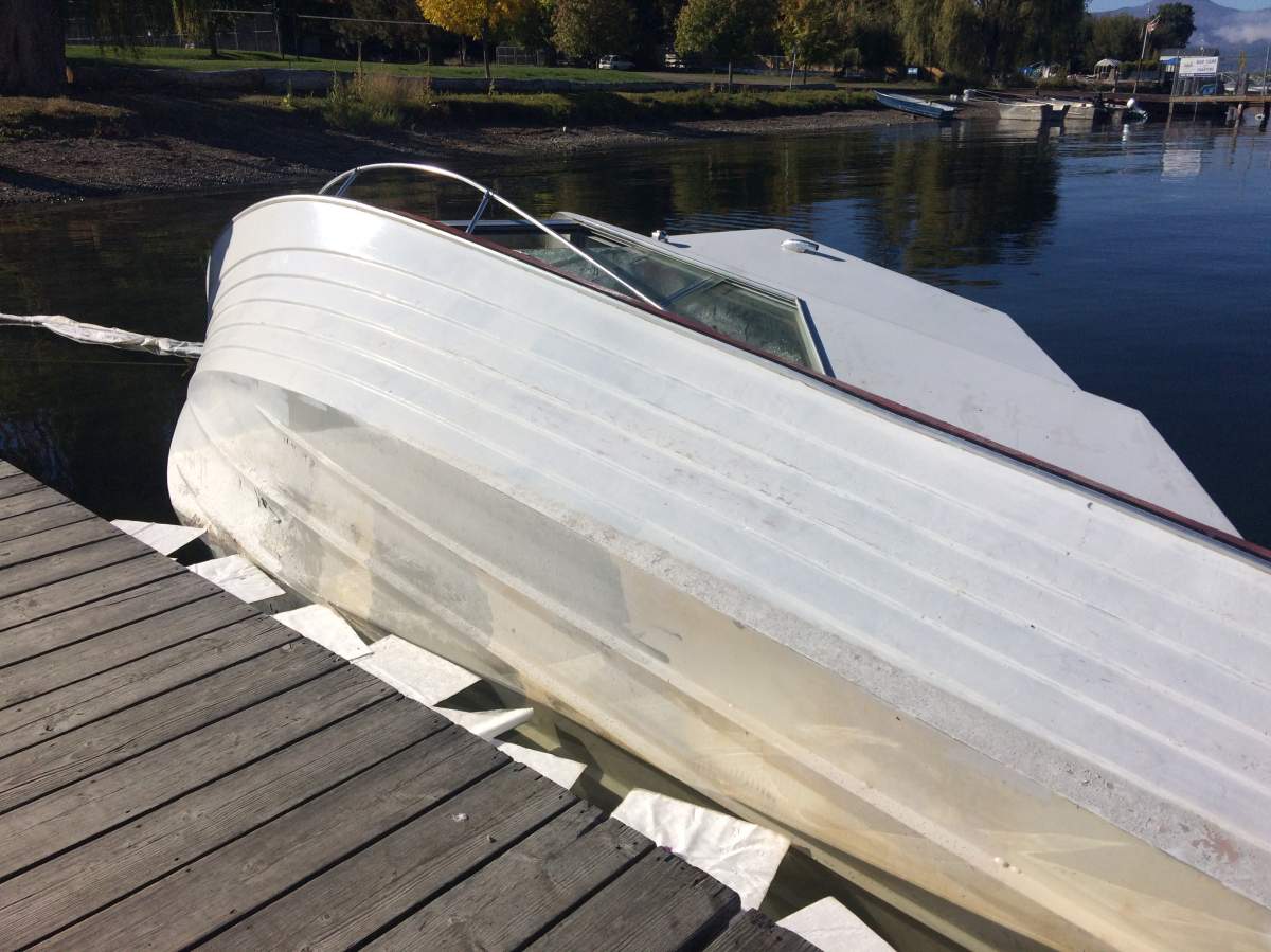 Boat partially sinks, spills fuel into Okanagan Lake - image