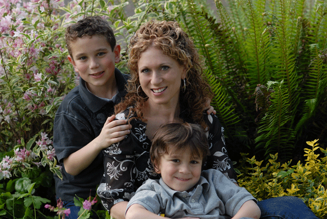 What one non-smoking young mom diagnosed with lung cancer wants Canadians to know - image