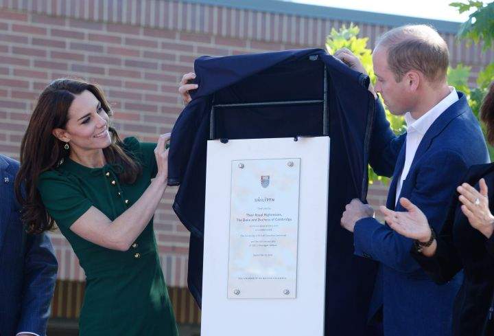 The royal couple unveils a plaque to mark the UBC Okanagan’s 10th anniversary.