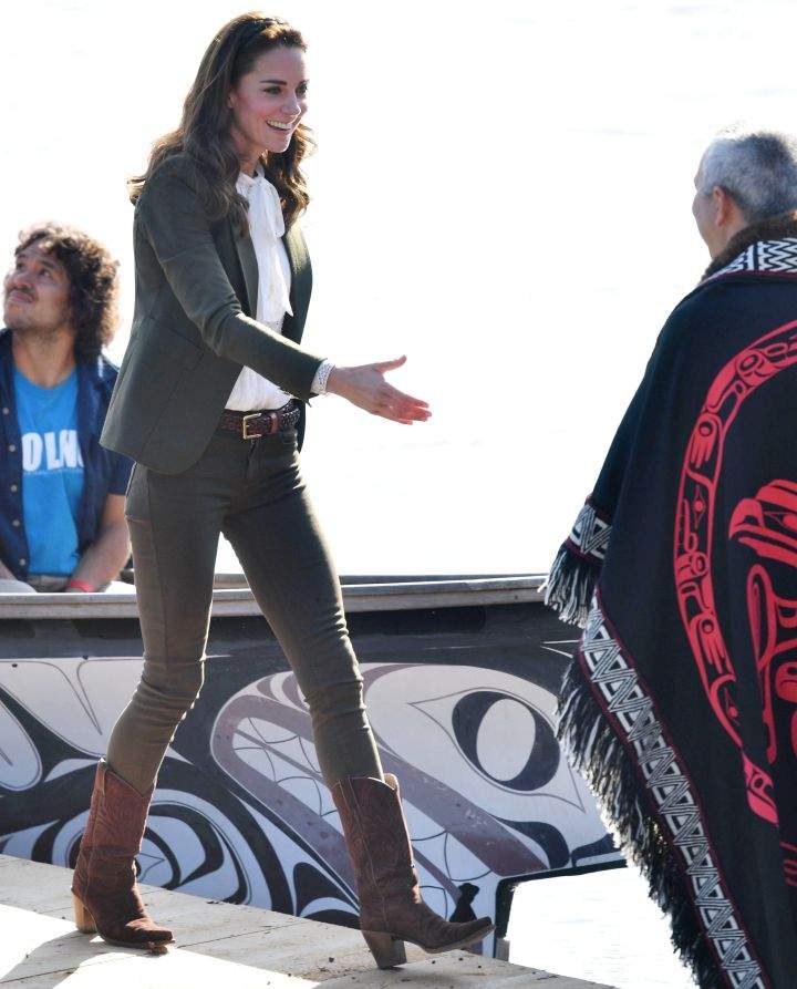 The Duchess arrived at Haida Gwaii wearing a dark green blazer by Smythe, a Canadian women’s clothing brand.