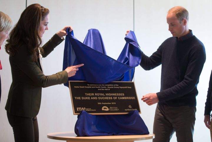 The Duke and Duchess of Cambridge unveil a plaque commemorating the new Haida Gwaii Hospital and Health Centre, in Haida Gwaii, B.C., on Friday Sept. 30, 2016.