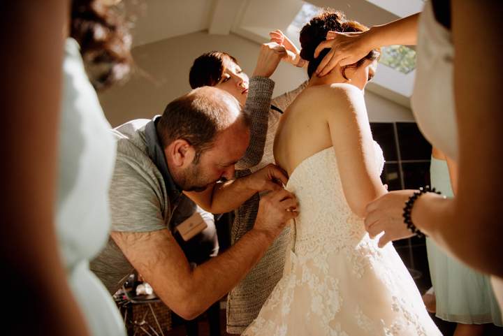 Syrian refugee in Canada 4 days averts woman’s wedding dress malfunction - image
