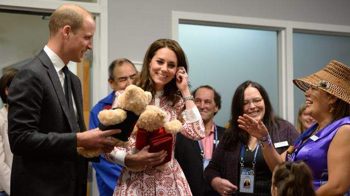 Britain’s Prince William, left, and Kate, Duchess of Cambridge hold teddy bears they received during a tour of Sheway, a center that provides support for native women, during a visit to Vancouver, B.C., Sunday, Sept. 25, 2016.