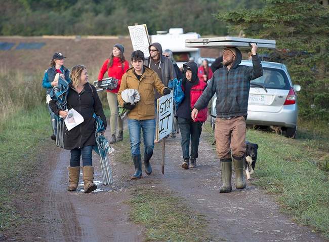 A group of Mi'kmaq chiefs will get an apology from Nova Scotia's premier Thursday for a government legal brief that implied members of a First Nation band are a conquered people.
