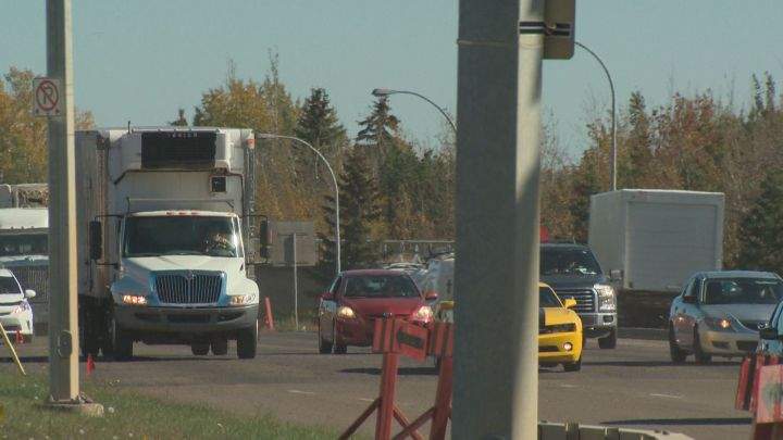 Vehicles are seen travelling on Edmonton's Yellowhead Trail. Sept. 26, 2016.
