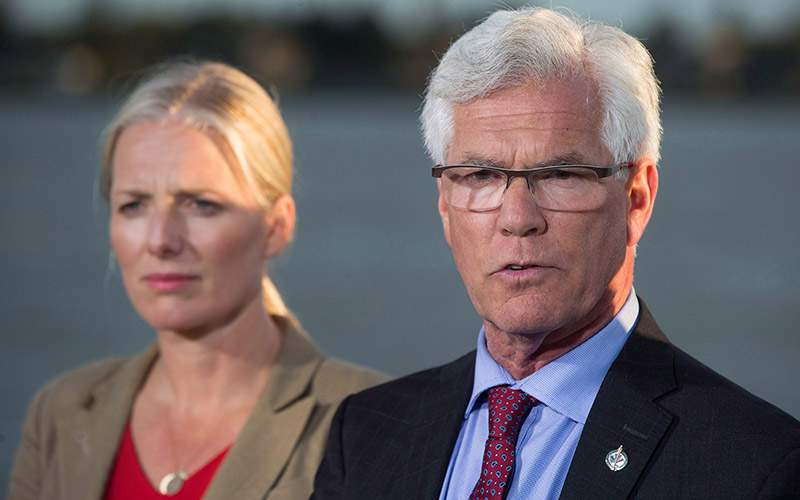 Jim Car, Minister of Natural Resources and Catherine McKenna, Minister of Environment and Climate Change on Tuesday September 27, 2016. 