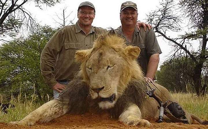 Walter Palmer poses with a lion he killed (not Cecil).
