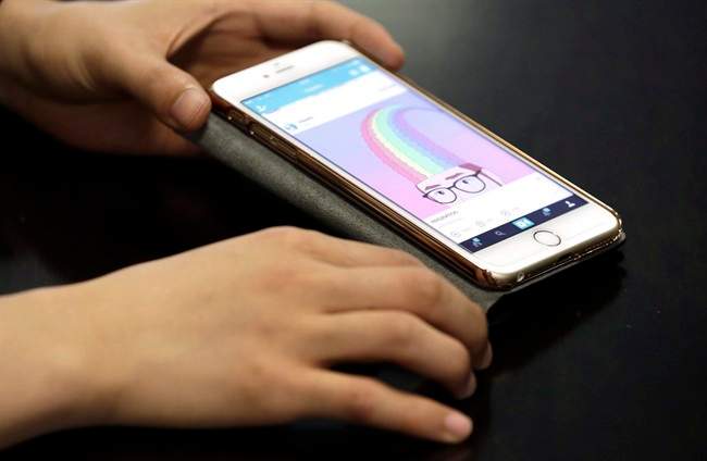 Japanese Vine artist Hayatto Noguchiu shows off his work on a smartphone in Tokyo in this June 30, 2016 file photo. 