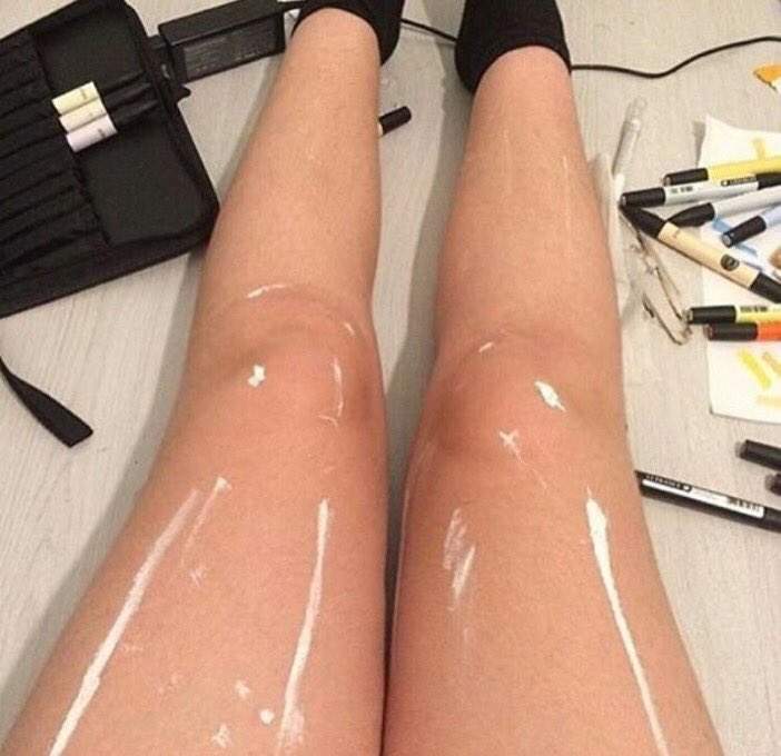 Are these legs shiny and oily or do these legs have white paint on them? .