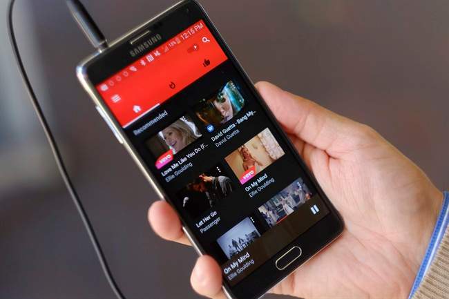As the CRTC alters its own regulations on minimum upload and download speeds, advocacy groups are calling on the commission to improve Canadians' access to faster internet.