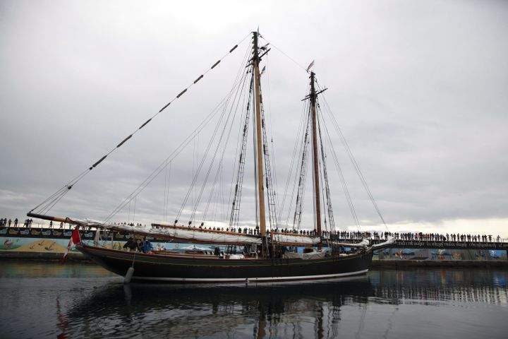 The Duke and Duchess of Cambridge sailed aboard the Pacific Grace tall ship with members of the Sail and Life Training society before docking at Ship Point at the inner harbour in Victoria, B.C., Saturday, Oct. 1, 2016.