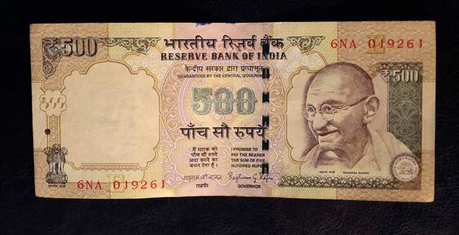 The 500 rupee note (pictured here) and 1000 rupee note were withdrawn from circulation on midnight Tuesday.
