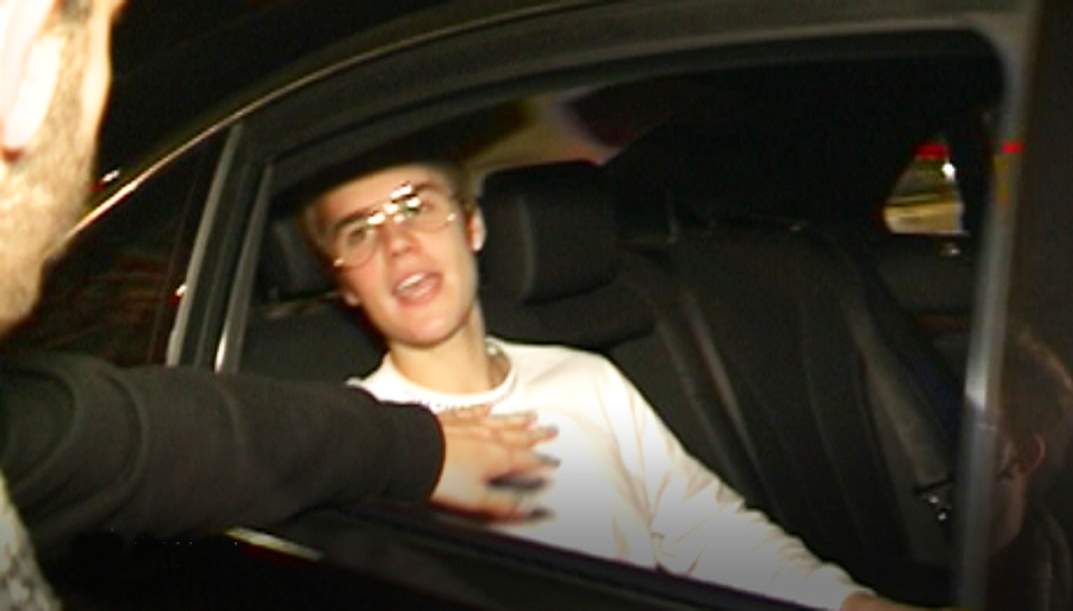 Justin Bieber punches a male fan in the face after arriving at his concert on November 22, 2016 in Barcelona, Spain.