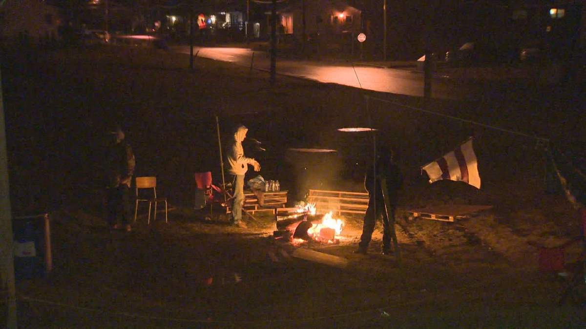 Activists blocking a railway bridge forced the AMT to cancel rail service on its Candiac line Wednesday. Service was back to normal Thursday morning, Nov. 17, 2016.