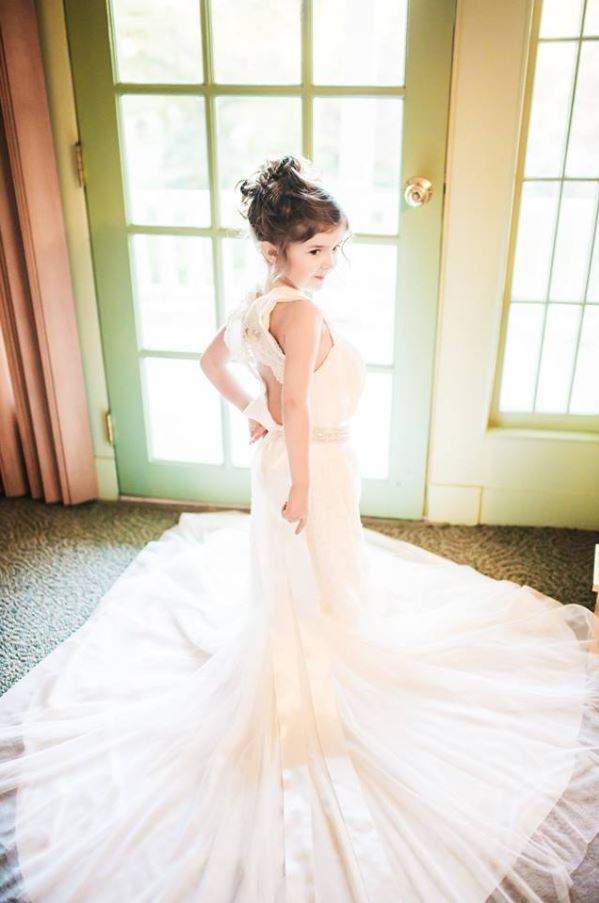Girl wears late mother’s wedding dress, fulfilling her last wish - image