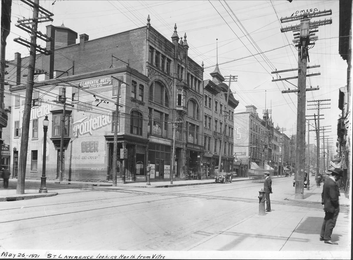 The Édifice Robillard in 1921.