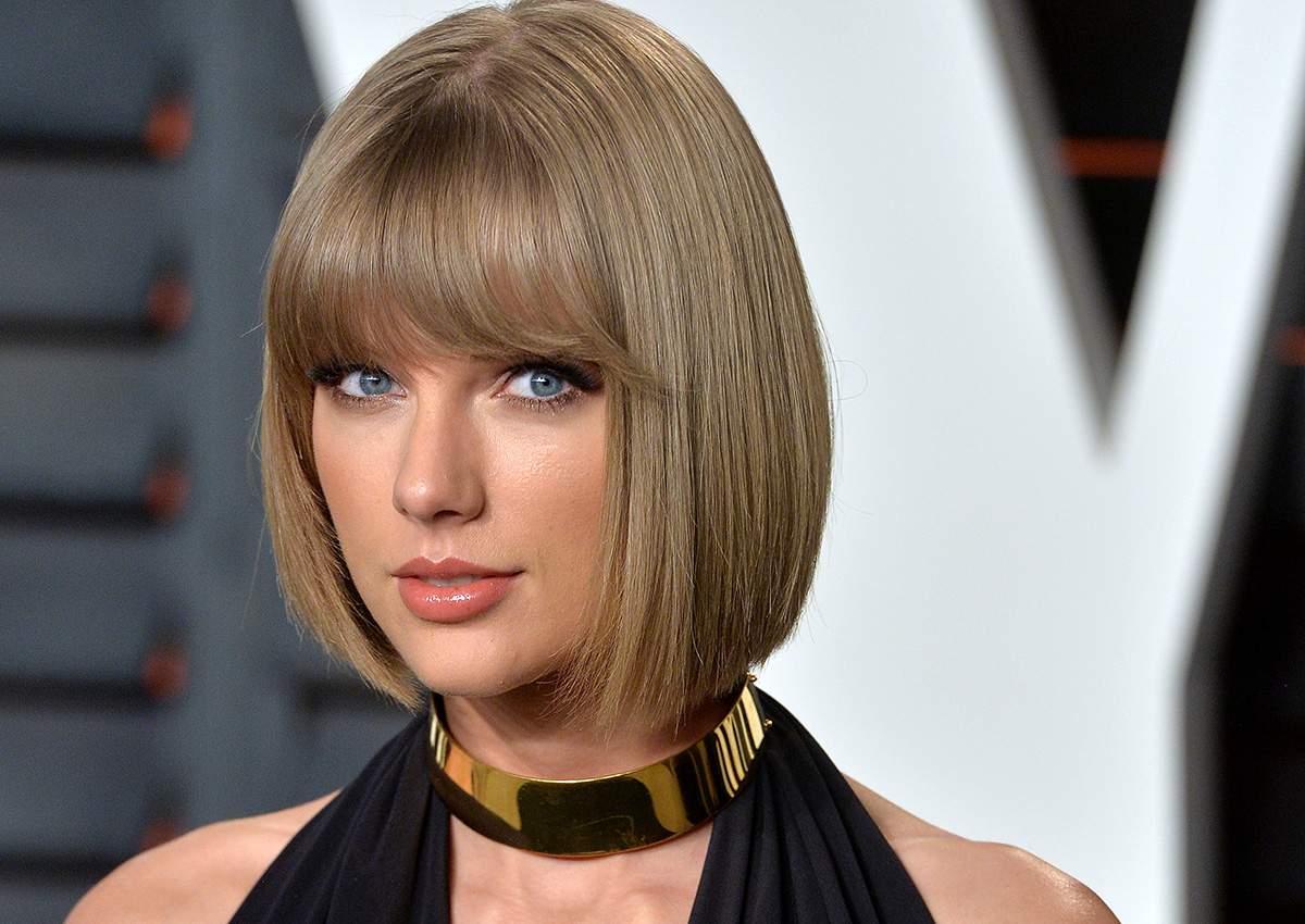 Taylor Swift attends the 2016 Vanity Fair Oscar Party hosted By Graydon Carter at Wallis Annenberg Center for the Performing Arts on February 28, 2016 in Beverly Hills, California.  