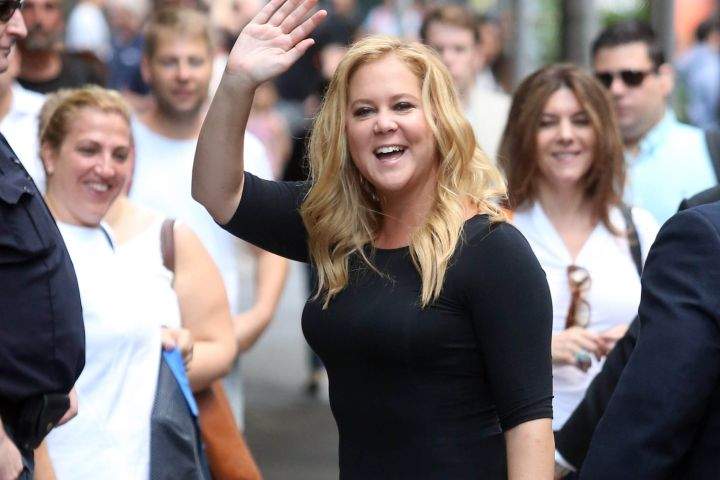 Amy Schumer has given her father an early holiday gift by buying back the farm her family once owned.