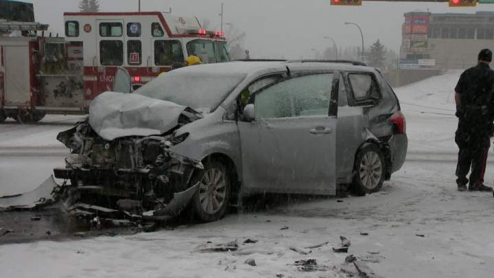 Crash in snowy conditions on Anderson Rd SE Calgary – Dec 4, 2016
