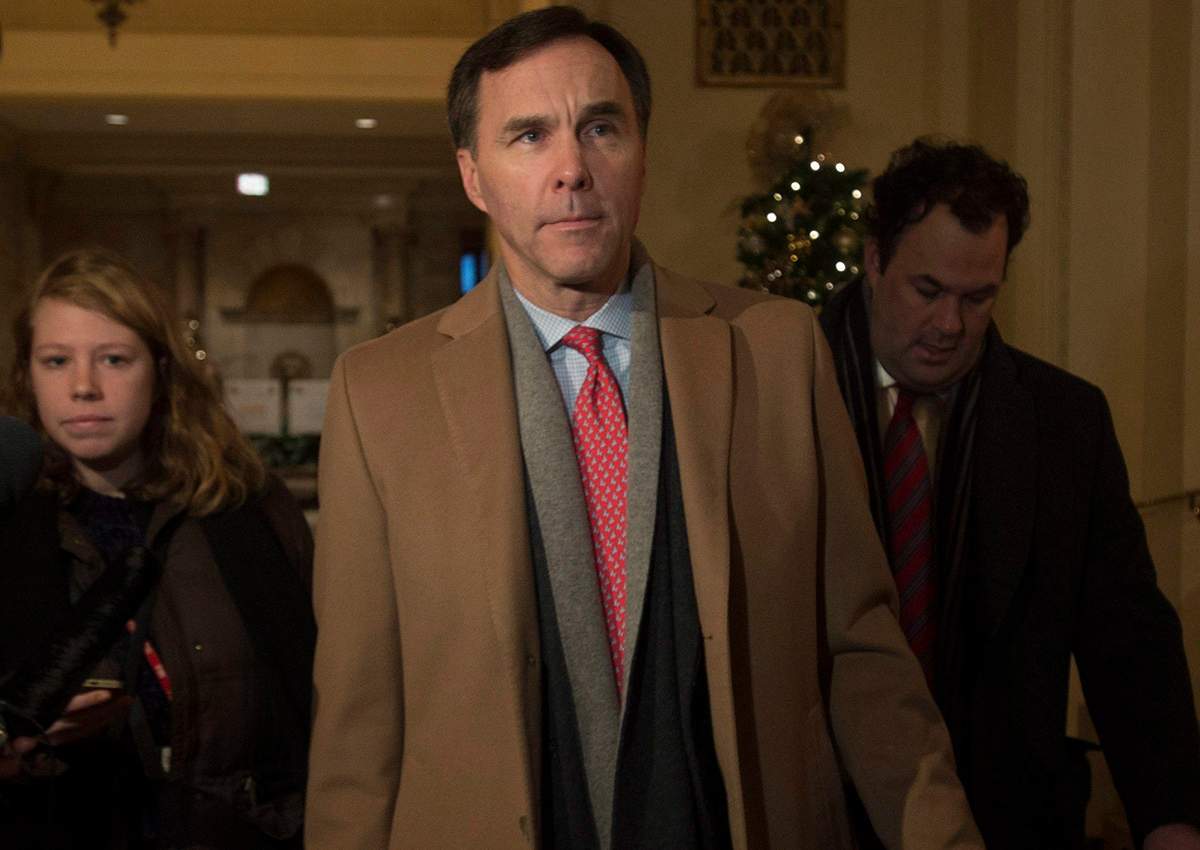 Minister of Finance Bill Morneau makes his way to meet with provincial counterparts at the Finance Ministers meeting in Ottawa, Monday December 19, 2016. 