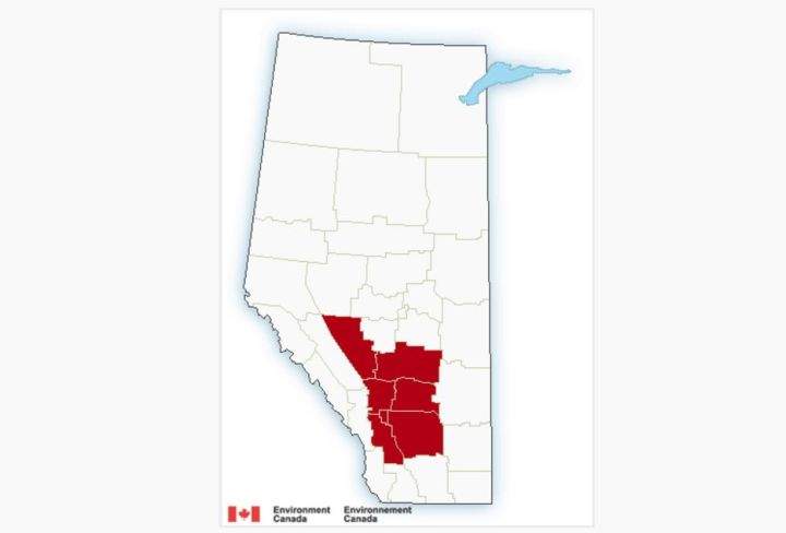Snowfall warnings in Alberta affecting travel - image